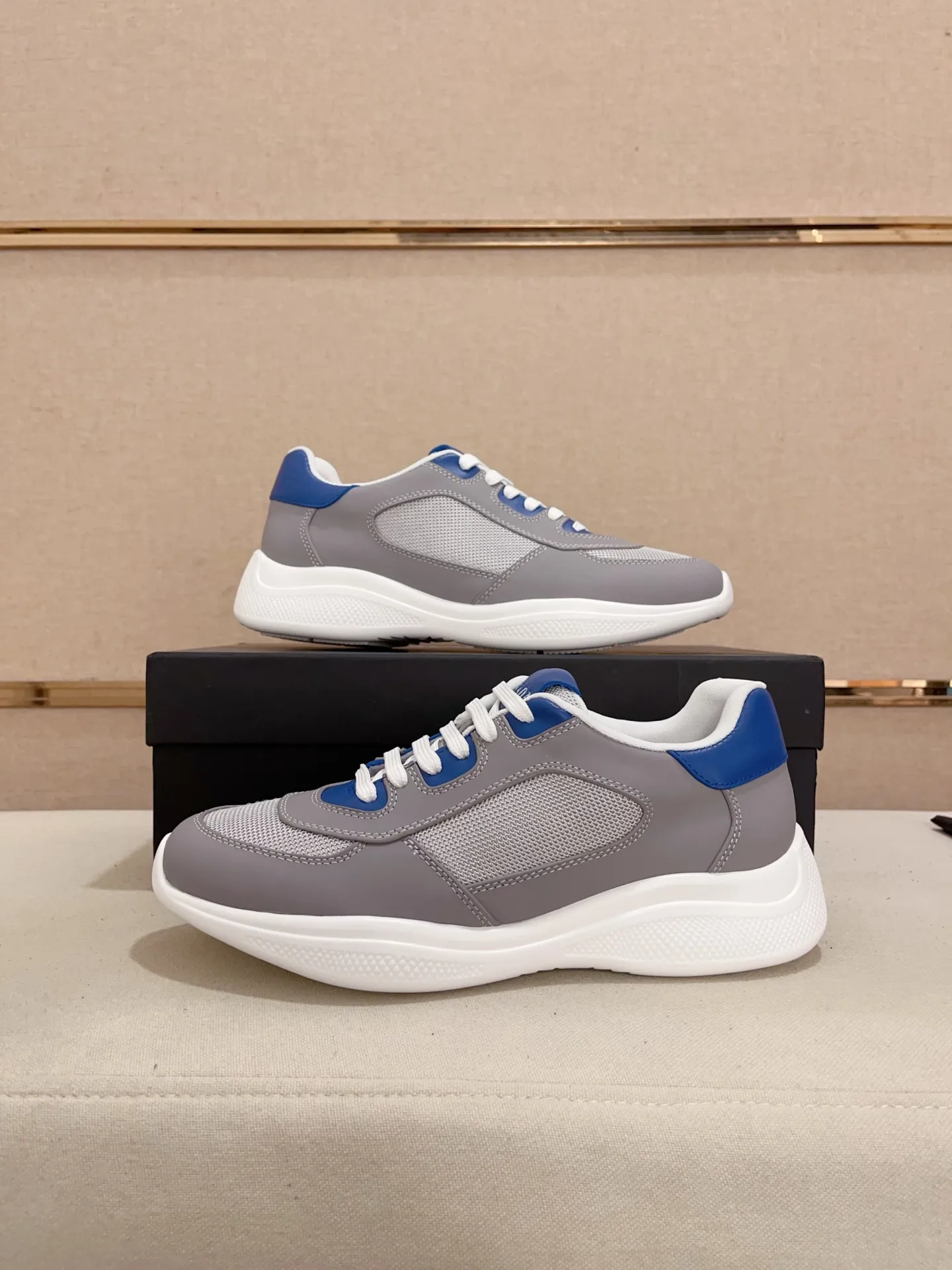 Men's shoes 💰 720💰 ✔️✔️✔️Top high version. High-quality new PRADA (Prada) counters are launched at the same time. The new men's shoes and 😘 fabrics are made of high-tech glue-making technology. Lining: Full cowhide lining. 👍🏿High-end☄️Open-molded non-slip rubber outsole, exquisite lines, simple and elegant, comfortable and high-end for leisure travel. Code number: 39 to 44 (can be customized 45-46-47, non-returnable)